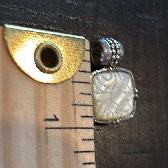 Sterling Silver 925 A Marked Mother Of Pearl Carved Elegant Cream Pendant - Picture 7 of 7